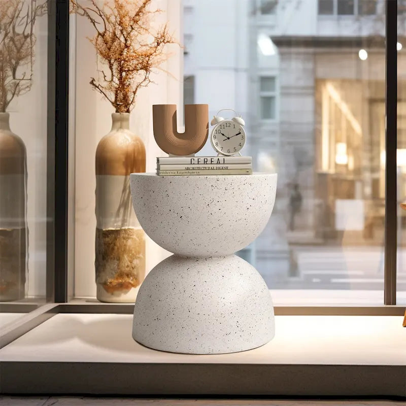 Tavolino in cemento leggero con design effetto macchiato, da interni ed esterni