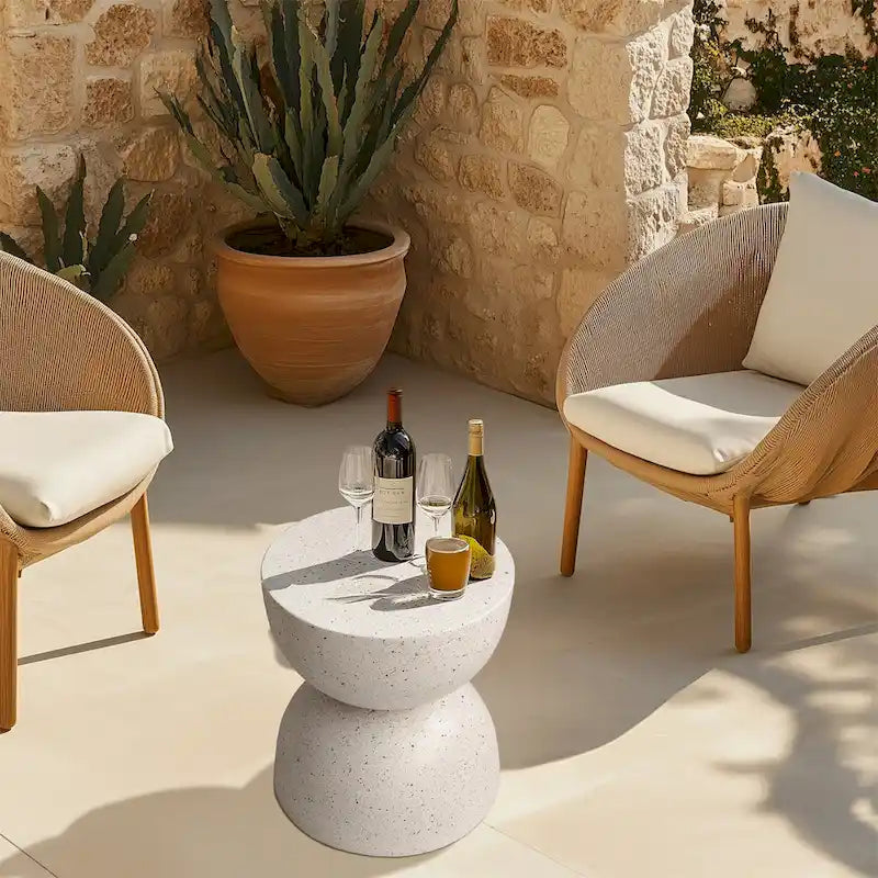 Tavolino in cemento leggero con design effetto macchiato, da interni ed esterni