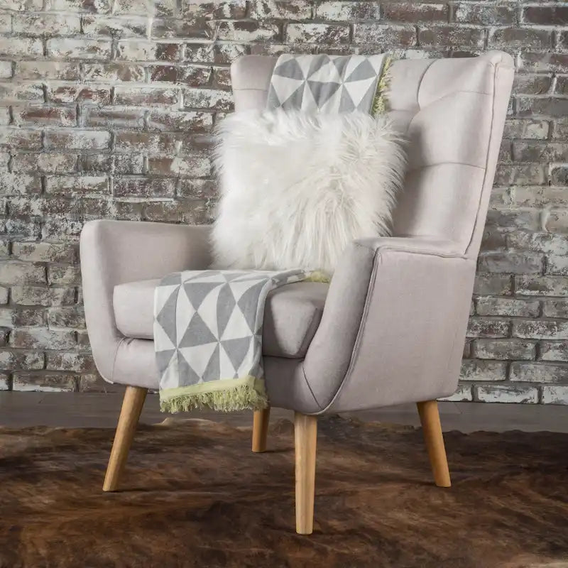 Moderna Poltrona a Orecchioni con Schienale Alto 32.5, Rivestita e Capitonnè, con Gambe in Legno di Caucciù