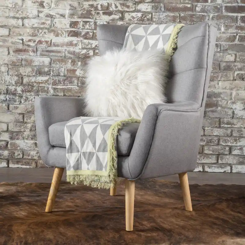 Moderna Poltrona a Orecchioni con Schienale Alto 32.5, Rivestita e Capitonnè, con Gambe in Legno di Caucciù